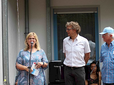 Die Vorsitzende Dr.Heier mit Bürgermeister Jäcke und Ortsvorsteher Vlachos